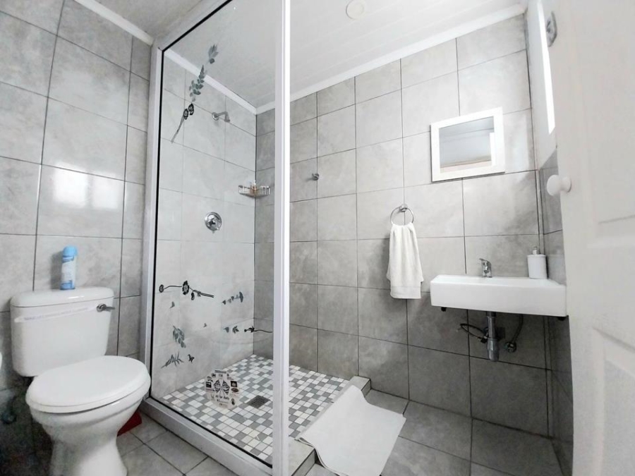 To Let 1 Bedroom Property for Rent in Bothasig Western Cape